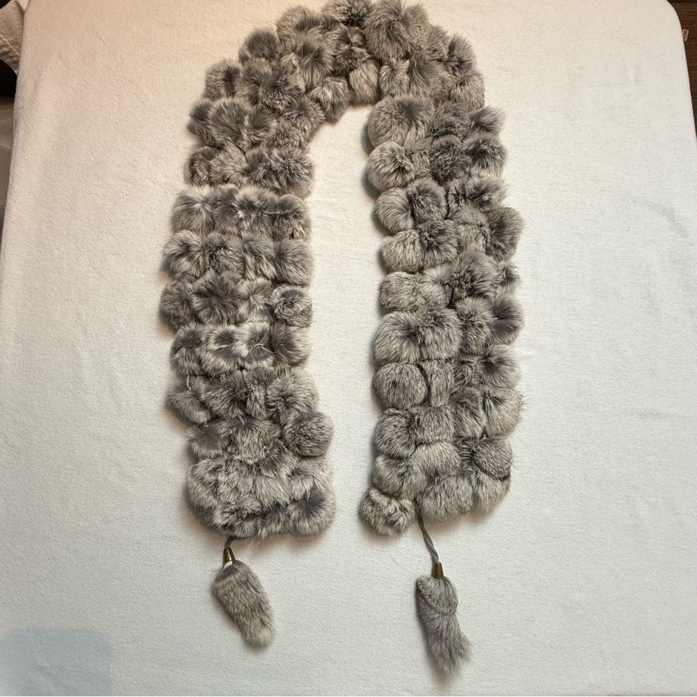 Genuine Rabbit Fur Pom Pom Scarf Silver Gray Frost Mobwife Old Hollywood Glam - Picture 2 of 10